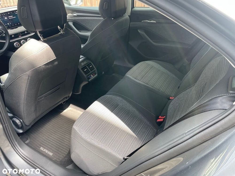 Skoda Superb 2.0 TDI SCR 4x4 Edition 130 DSG - 8