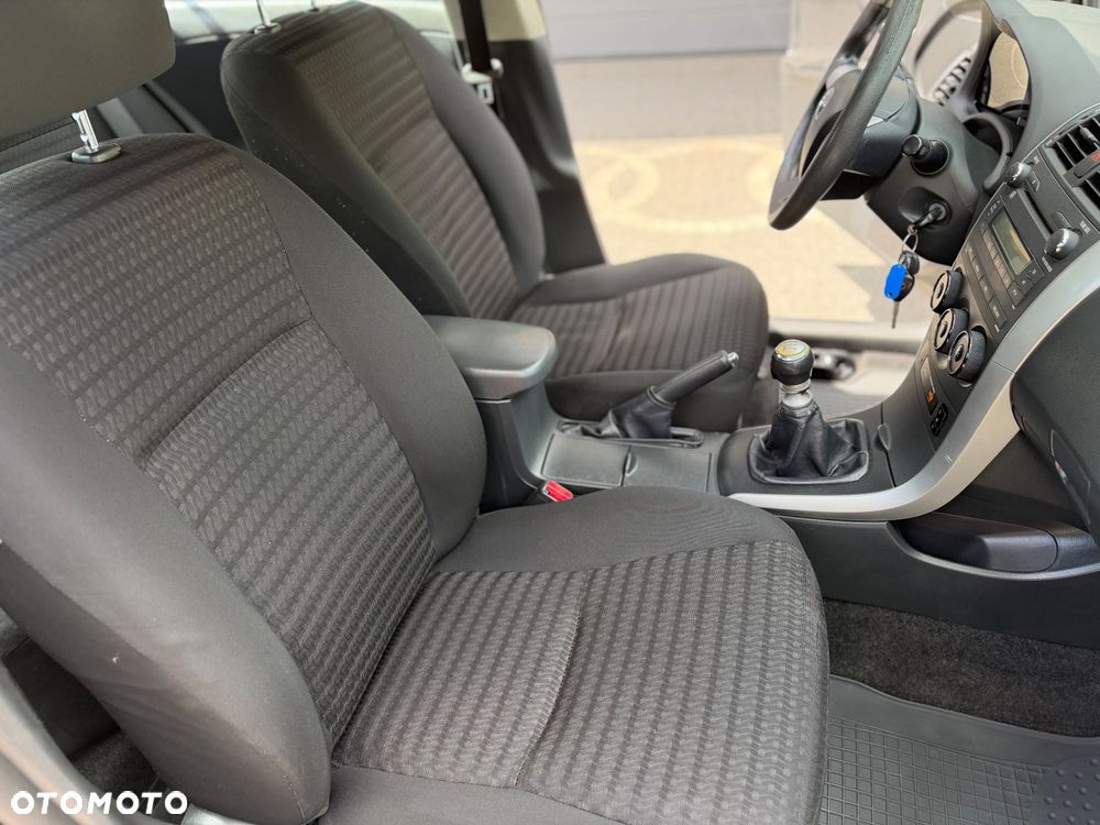 Toyota Corolla 1.6 Luna - 17