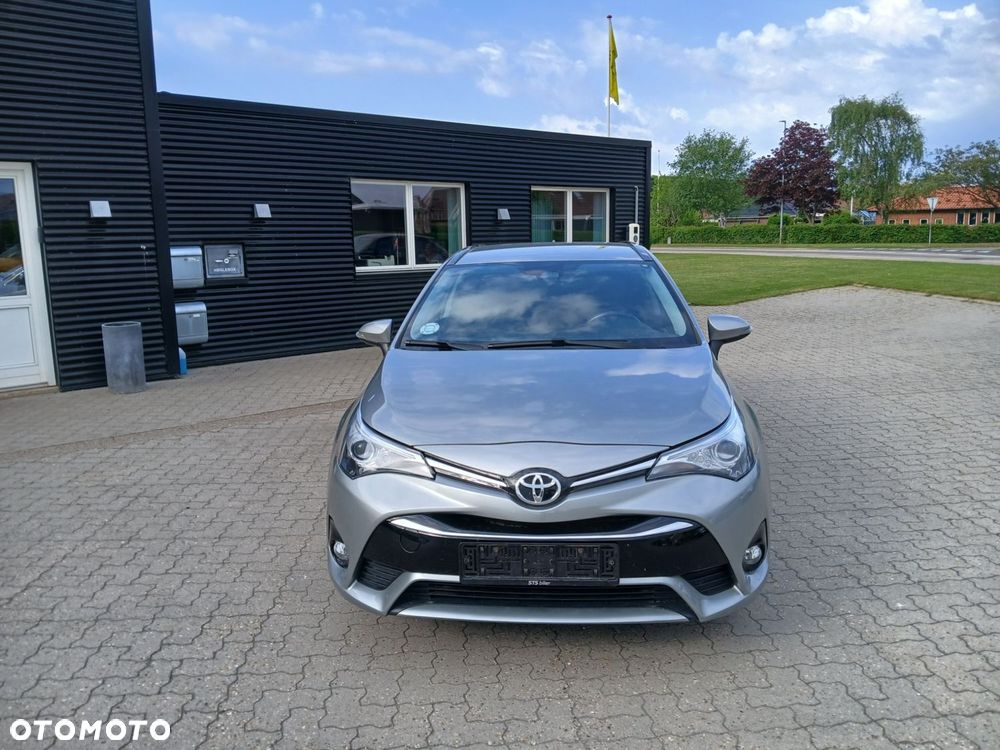 Toyota Avensis Touring Sports 1.8 Executive - 2