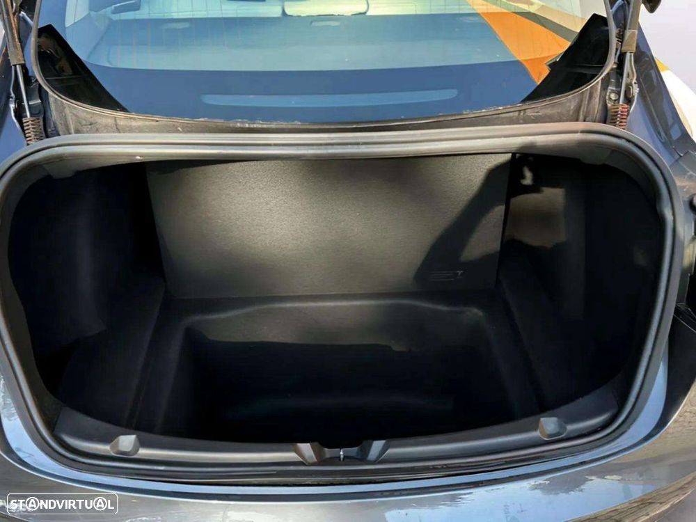 Tesla Model 3 - 10