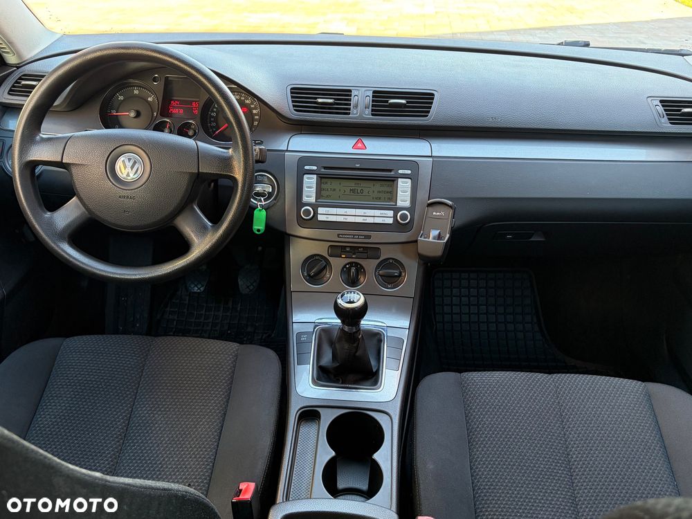 Volkswagen Passat 2.0 TDI Trendline - 11