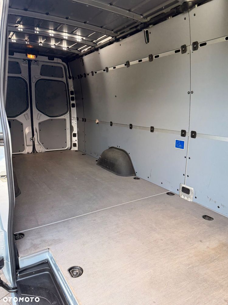 Mercedes-Benz Sprinter - 25