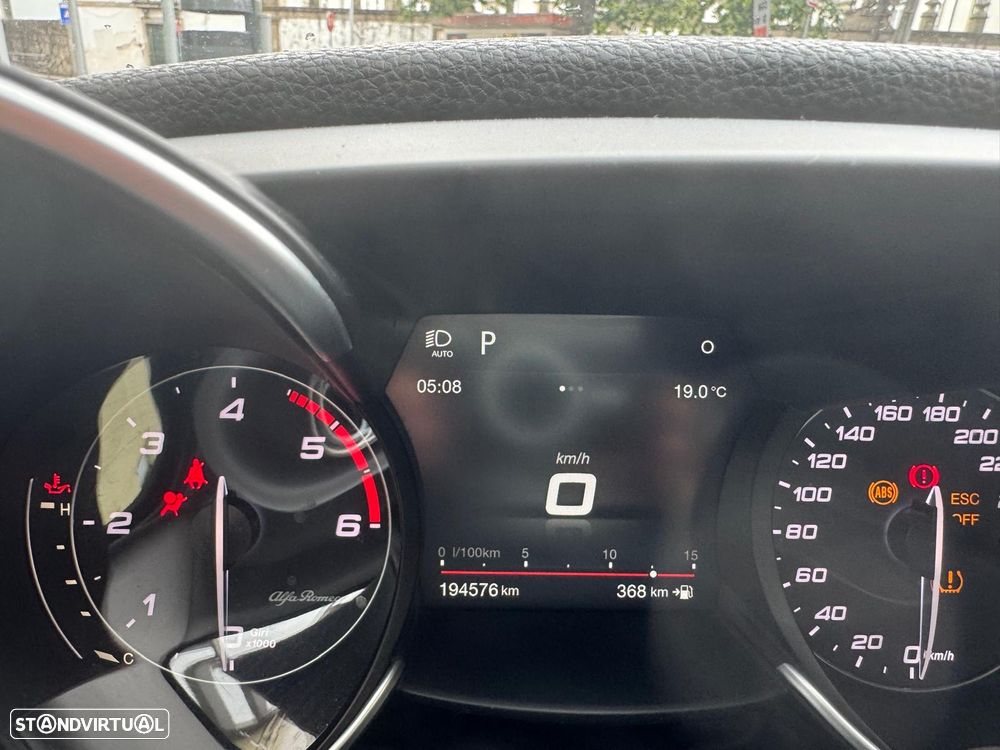Alfa Romeo Giulia 2.2 D AT8 - 4