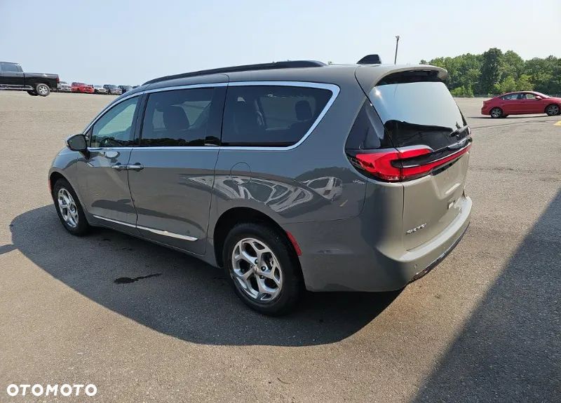 Chrysler Pacifica - 5