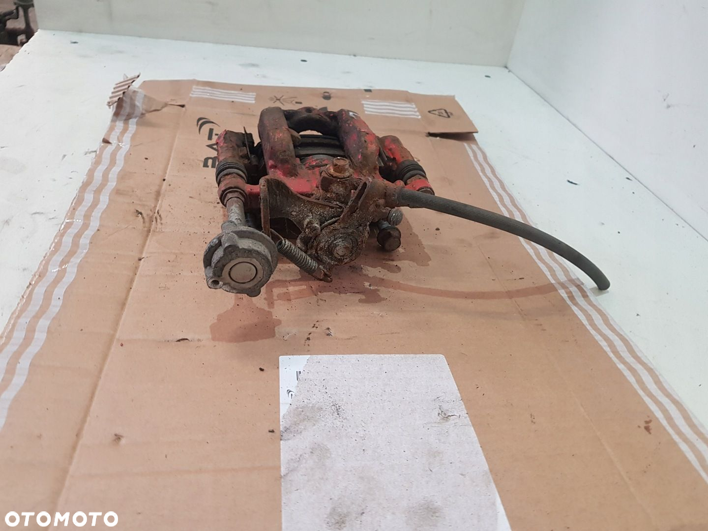 ZACISK HAMULCOWY LEWY TYŁ OPEL ASTRA J EU - 3