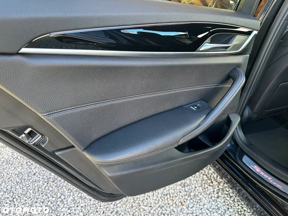 BMW Seria 5 520d Sport Line - 27