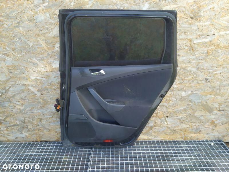 DRZWI PRAWE TYLNE CZARNE BEZ RDZY USZK VW PASSAT B6 KOMBI 3C0 - 6