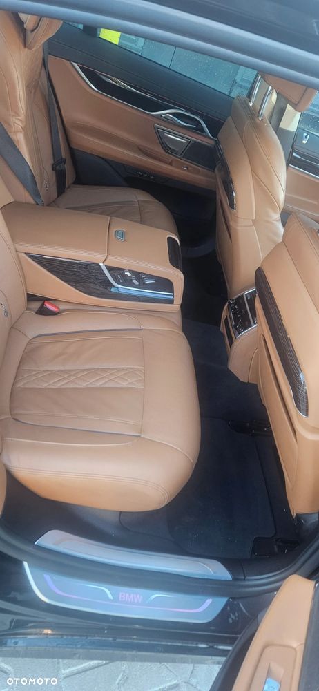 BMW Seria 7 740d xDrive mHEV - 22
