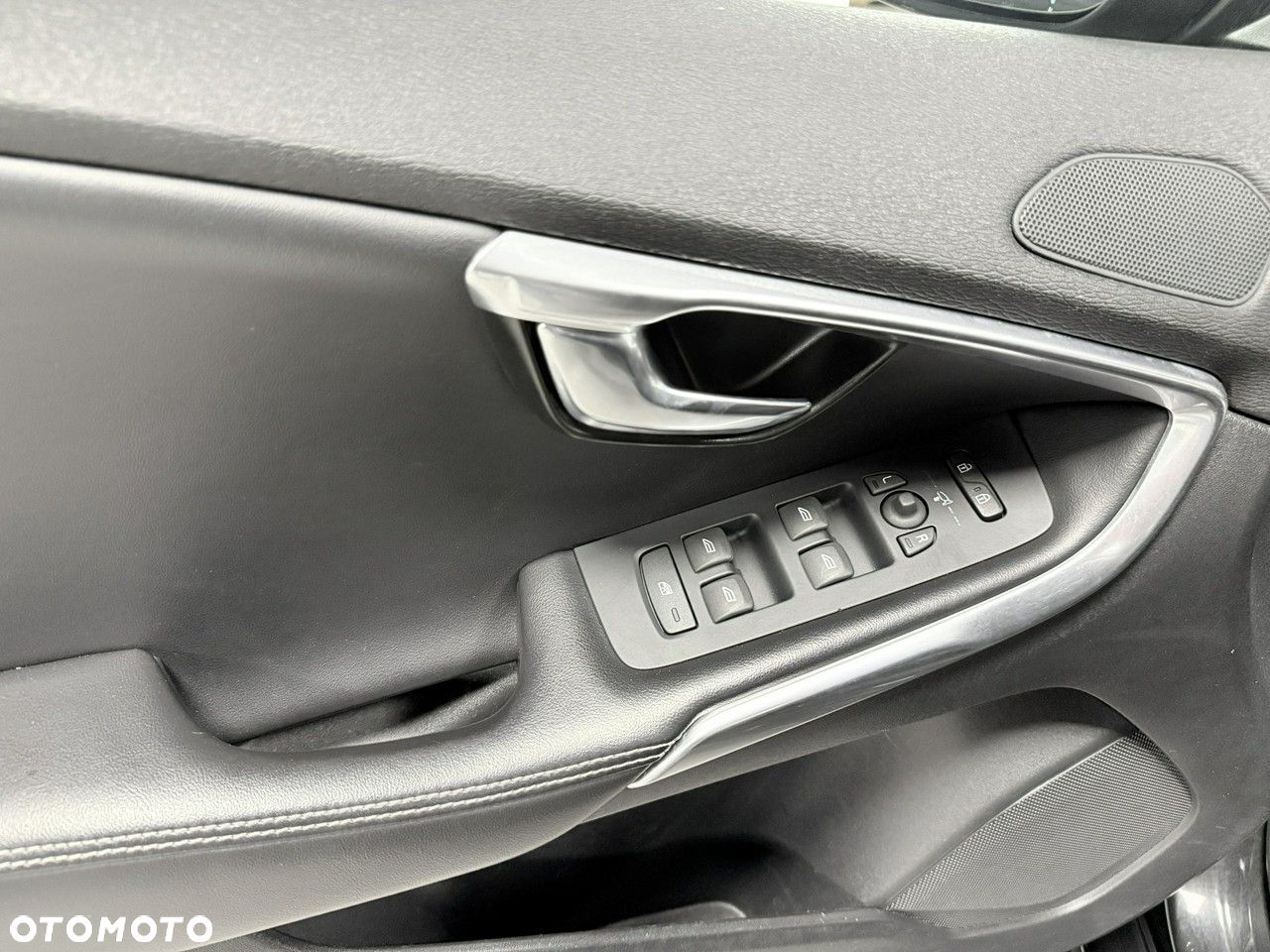 Volvo V40 D3 Drive-E SCR R-Design Momentum - 24