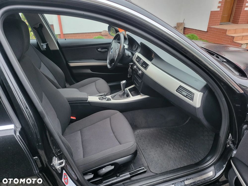 BMW Seria 3 318i Touring Edition Exclusive - 19
