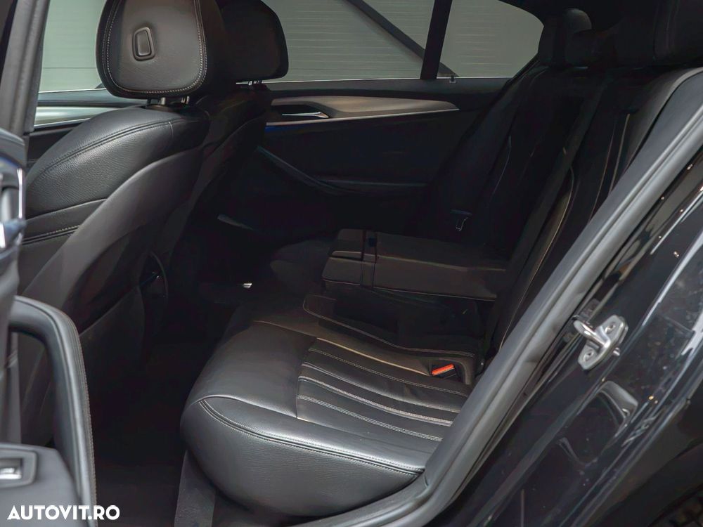 BMW Seria 5 530d xDrive AT - 17