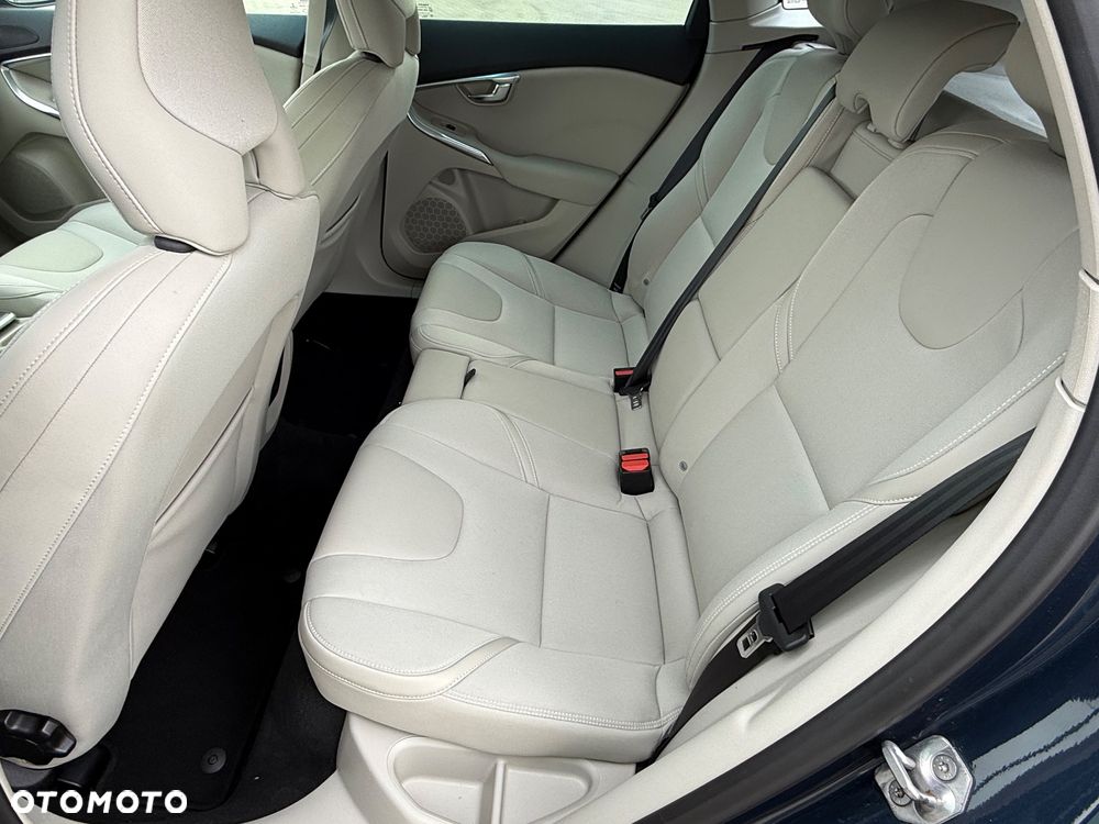 Volvo V40 - 23