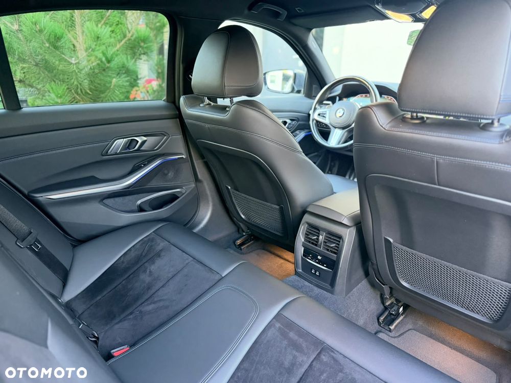 BMW Seria 3 320d xDrive M Sport sport - 32