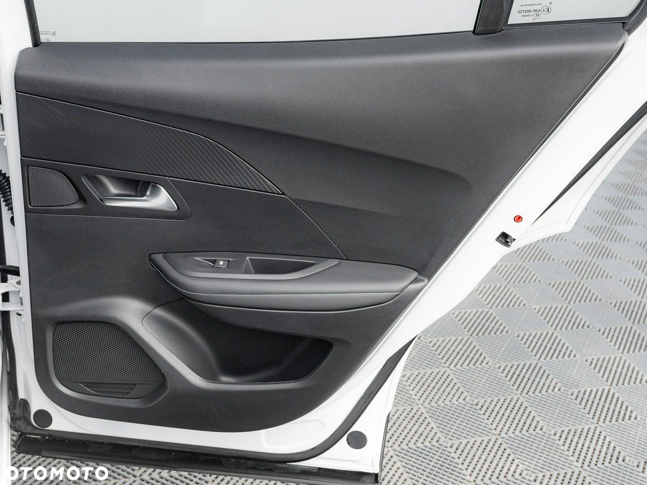 Peugeot 2008 1.2 PureTech Allure Pack S&S EAT8 - 29