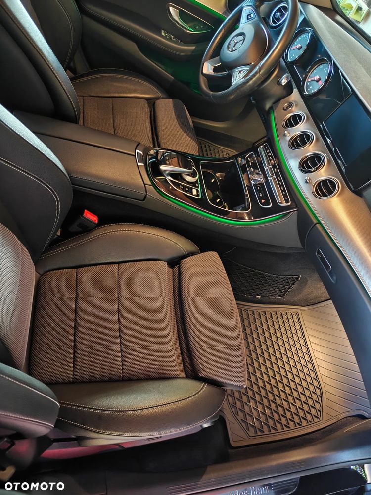 Mercedes-Benz Klasa E 220 d 4-Matic 9G-TRONIC - 12
