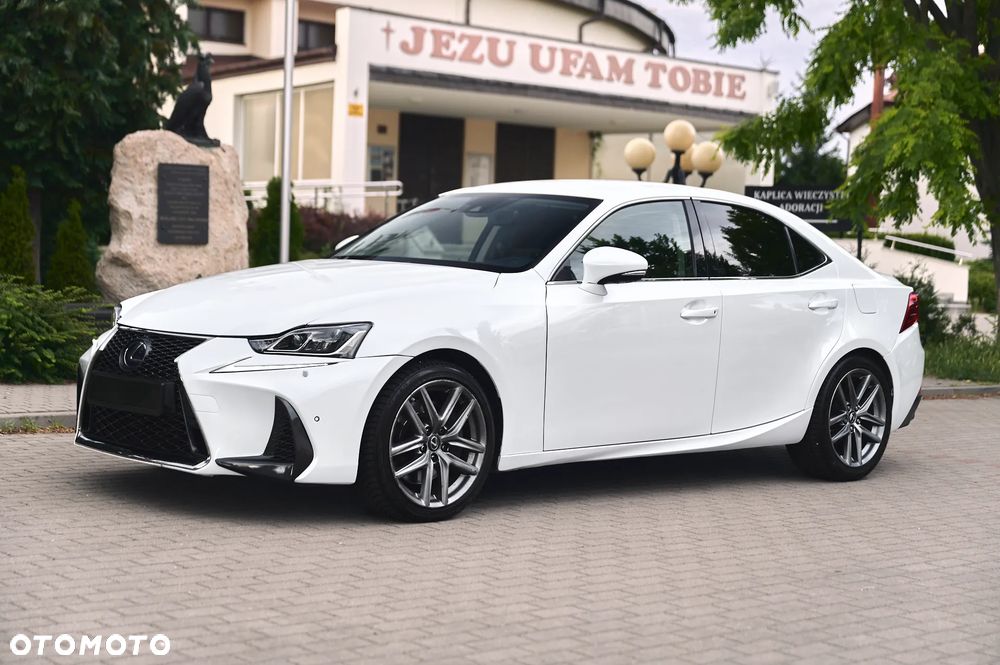 Lexus IS 200t / 300 F Sport - 6