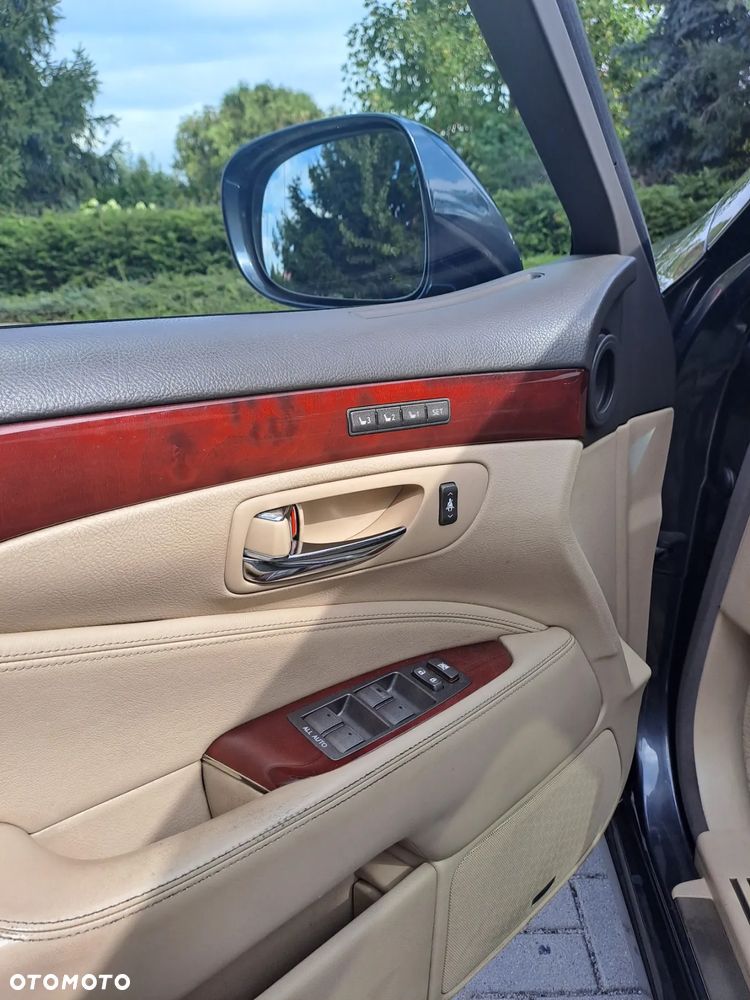 Lexus LS - 25