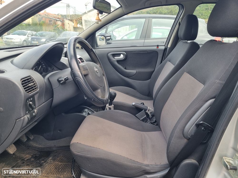 Opel Corsa 1.2 Twinport Enjoy - 4