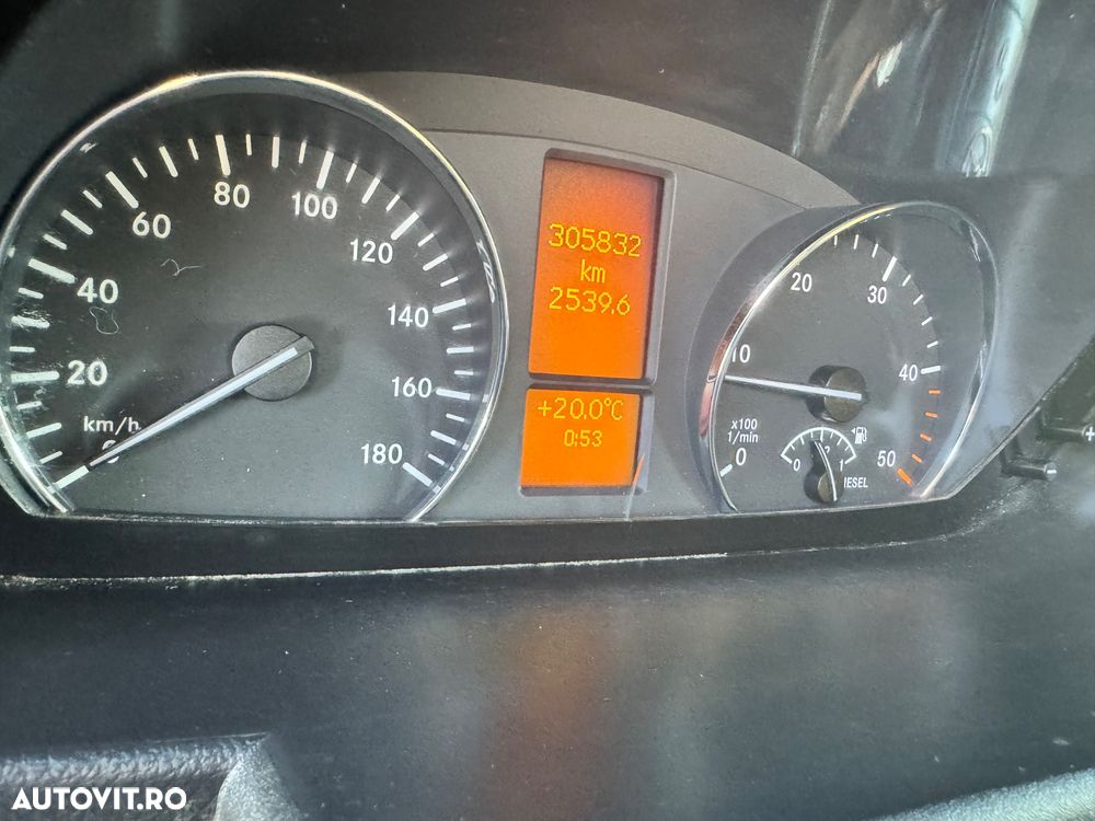 Mercedes-Benz Sprinter - 4
