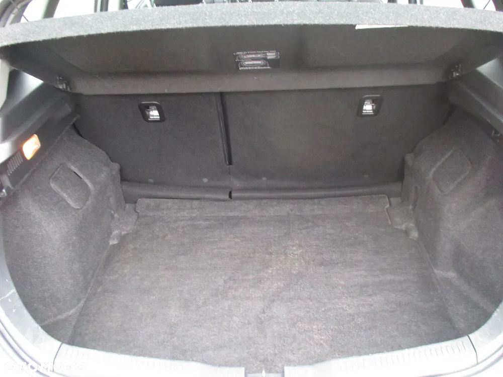Toyota Auris 1.33 Dual-VVT-i - 12