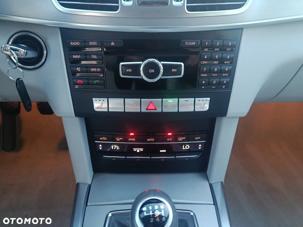 Mercedes-Benz Klasa E 220 CDI BlueEff - 28