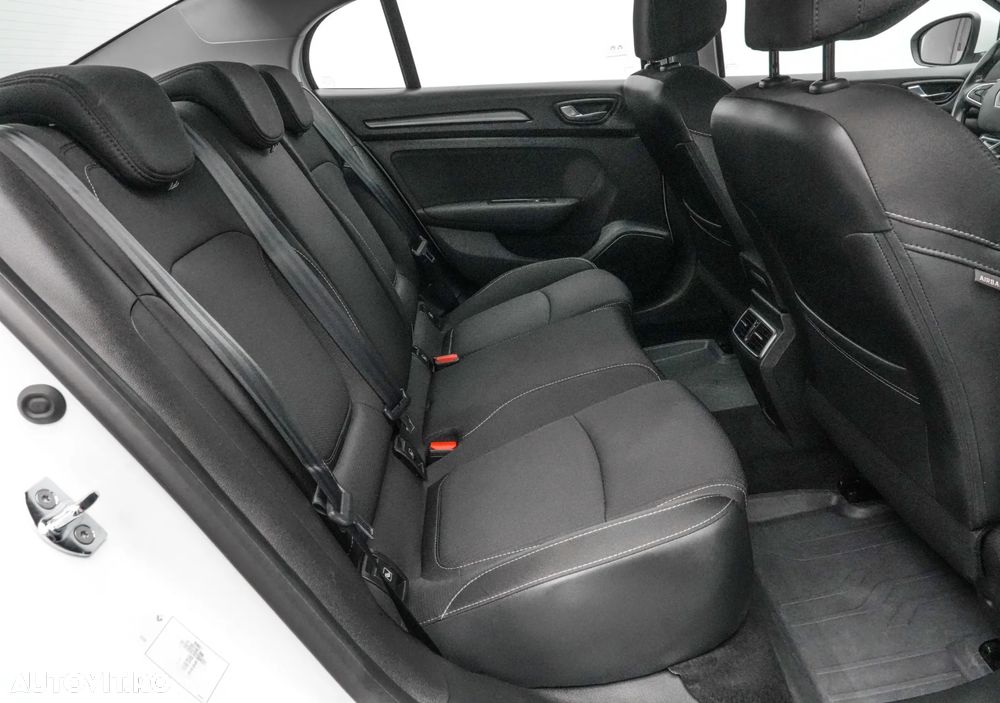 Renault Megane TCE 140 Equilibre - 16