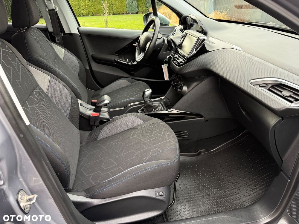 Peugeot 2008 BlueHDi 100 STOP & START Signature - 21