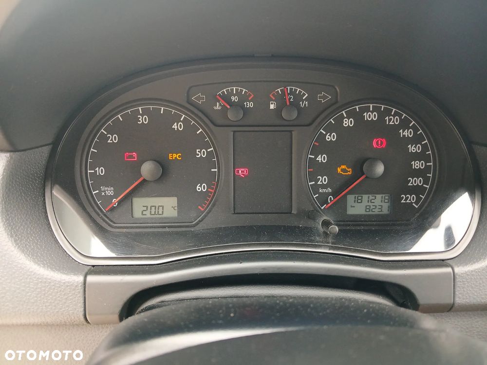 Volkswagen Polo 1.4 16V Trendline - 12