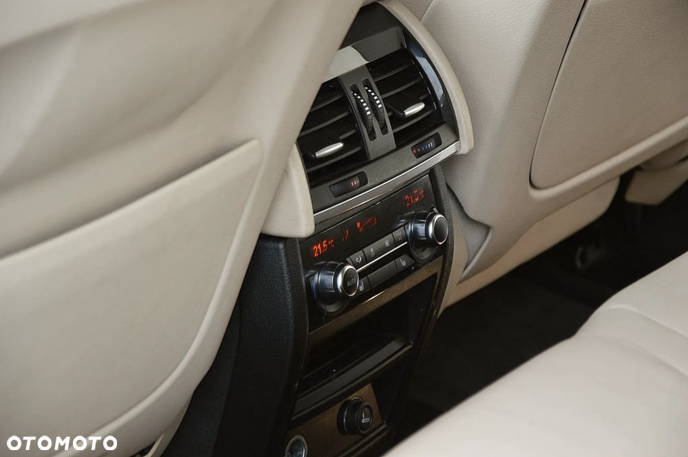 BMW X5 xDrive35i - 14