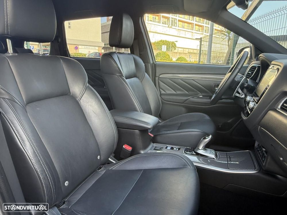 Mitsubishi Outlander 2.4 Intense - 39