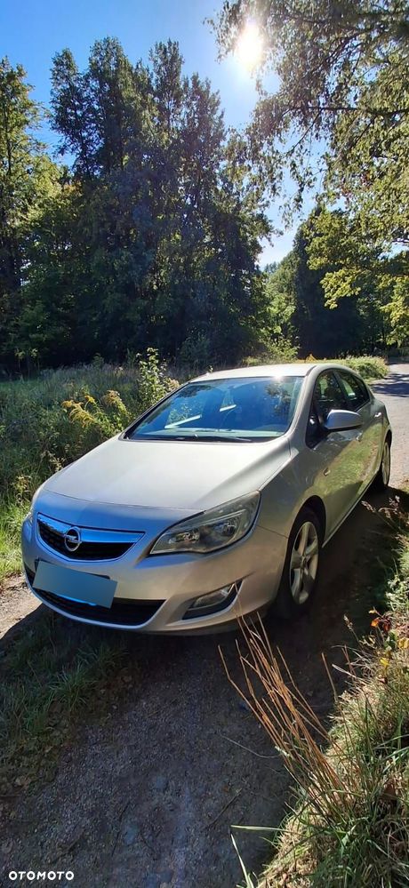 Opel Astra 2011 photo 5