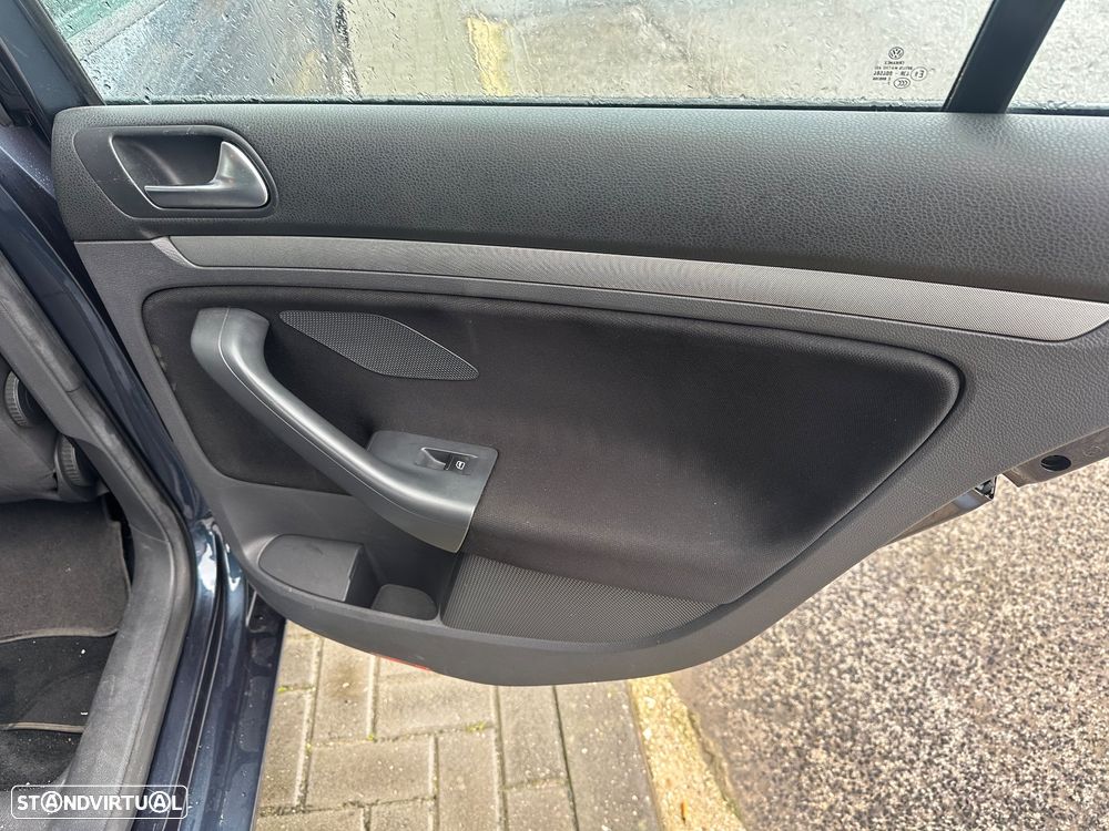 VW Golf Variant 2.0 TDi Confortline DSG - 14