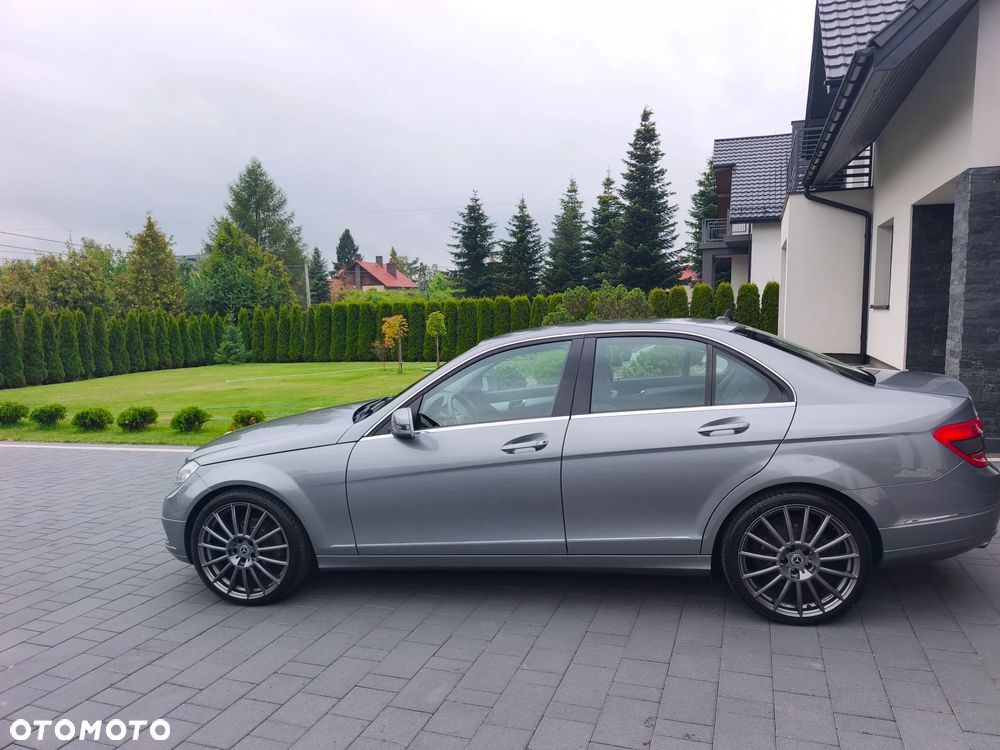 Mercedes-Benz Klasa C 180 CGI BlueEFFICIENCY Avantgarde - 3