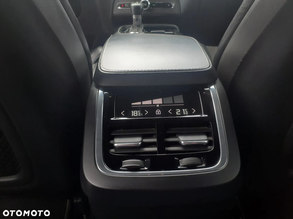 Volvo XC 90 D4 FWD R-Design 7os - 26