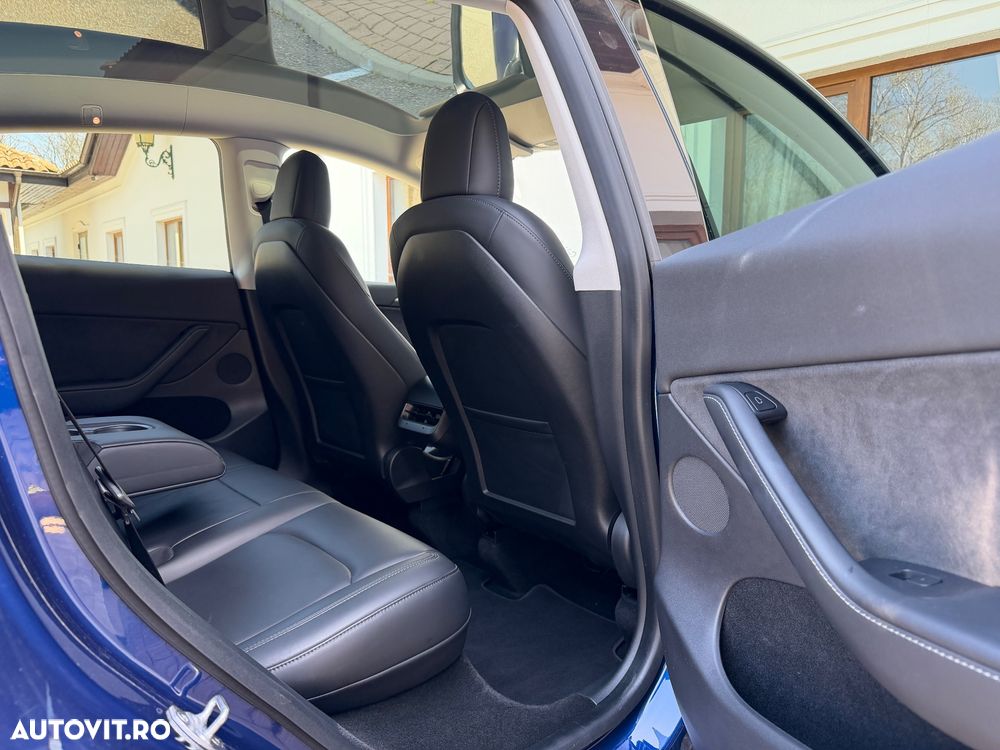 Tesla Model Y - 7