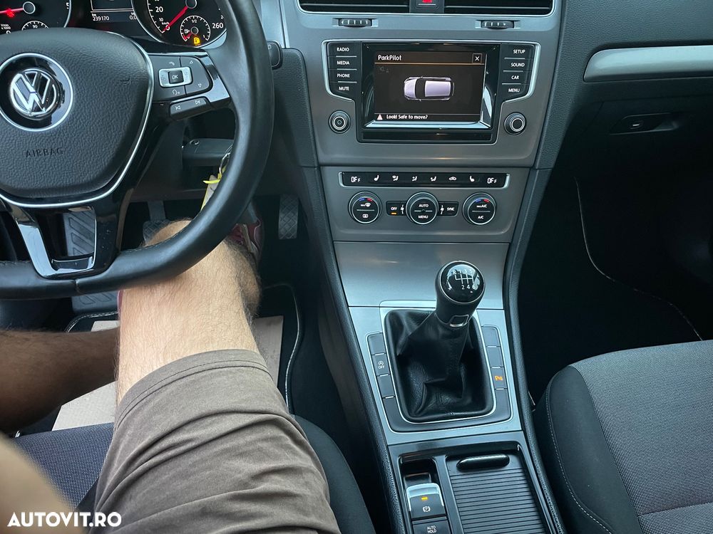 Volkswagen Golf - 8