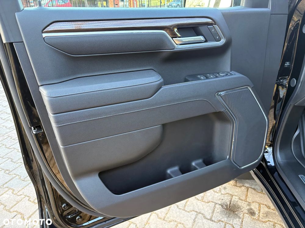 Chevrolet Silverado - 12