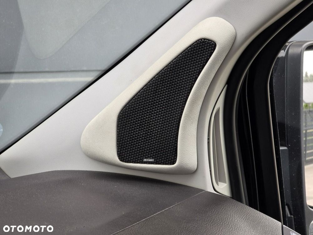 Ford Tourneo Custom - 33