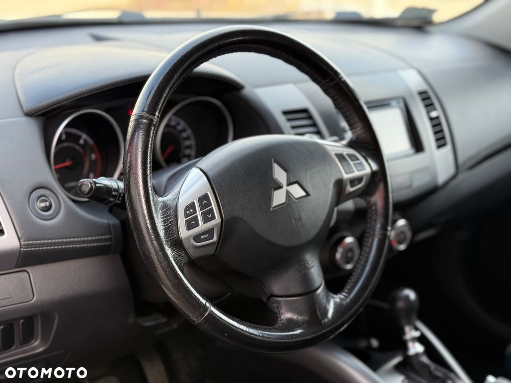 Mitsubishi Outlander 2.2 DI-D 4WD TC-SST Instyle - 19