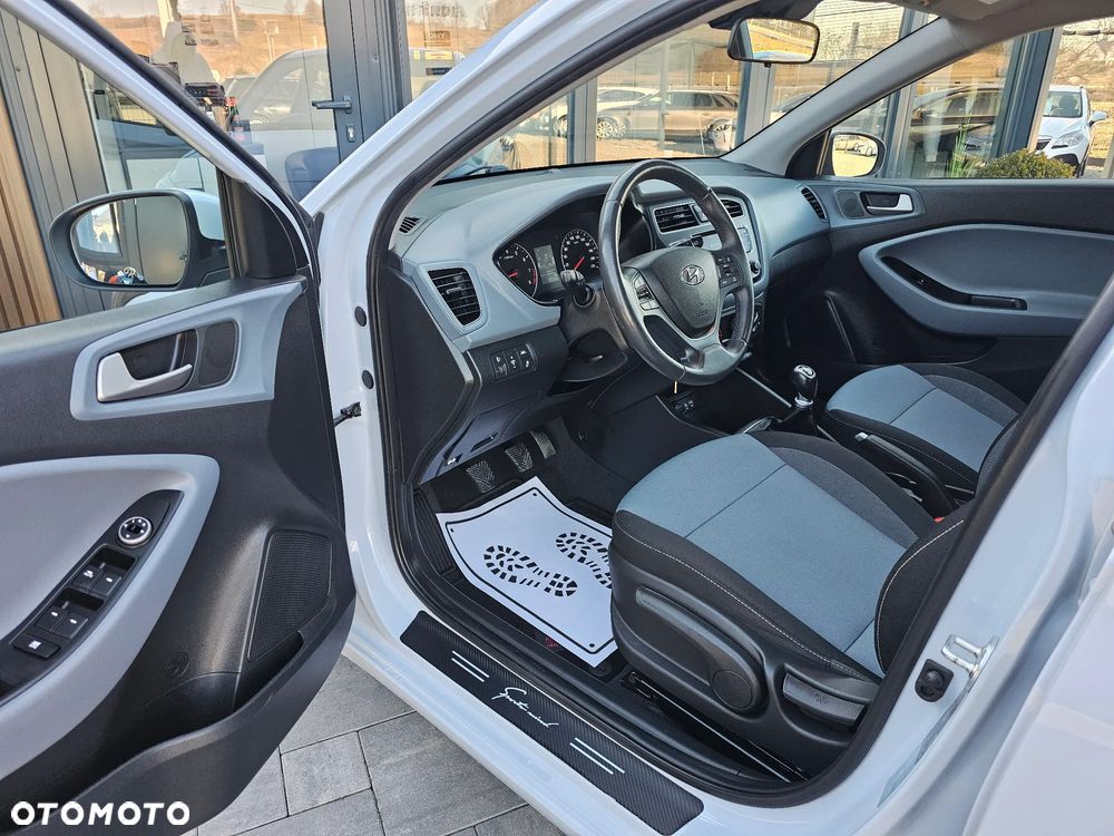 Hyundai i20 blue 1.2 Trend - 7