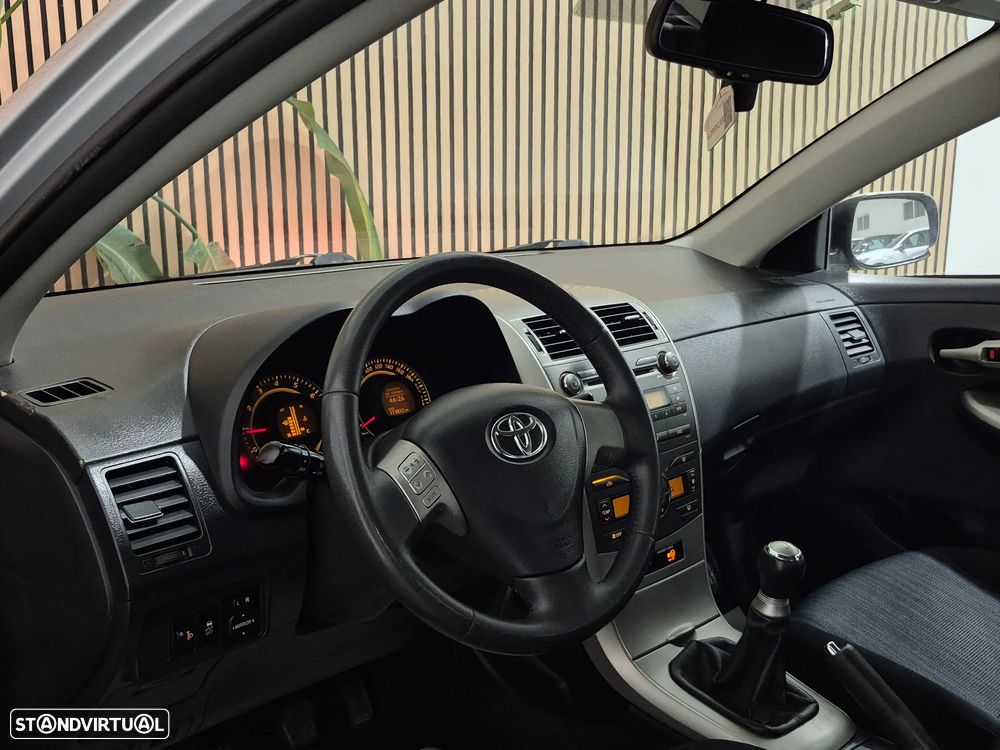 Toyota Corolla 1.4 VVT-i Sol - 27