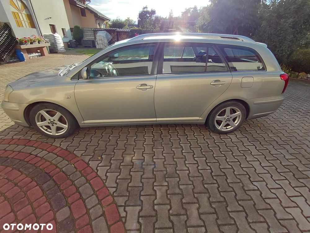Toyota Avensis - 8