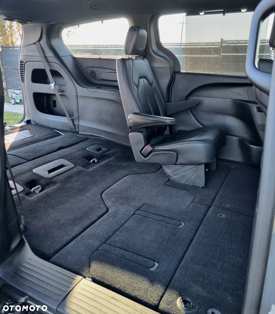 Chrysler Pacifica - 24