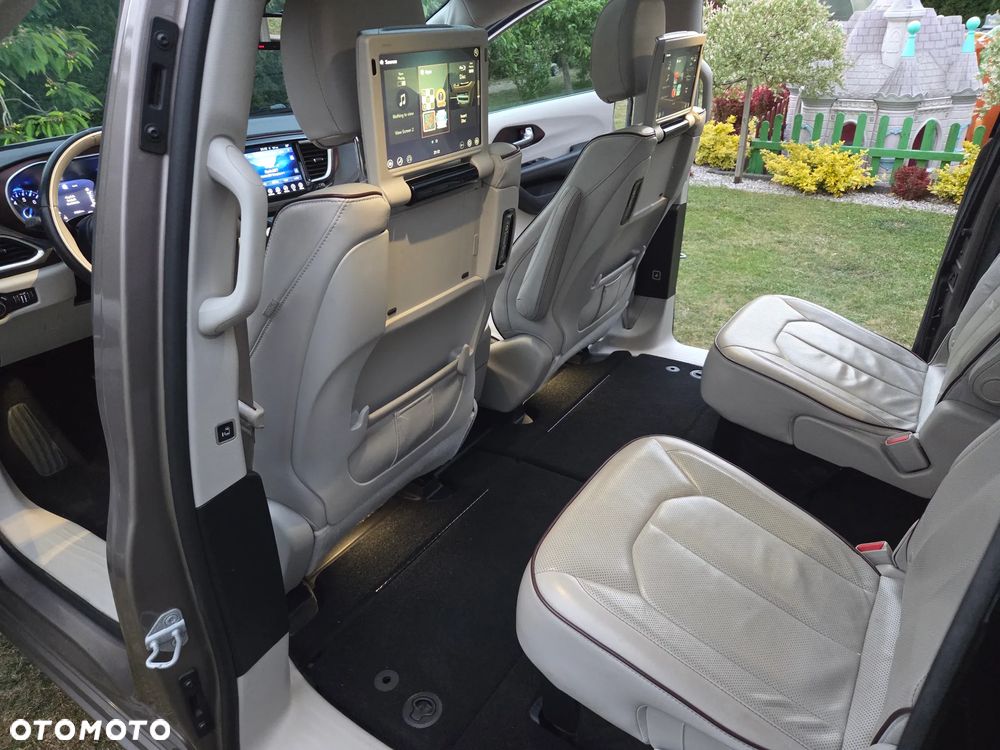 Chrysler Pacifica - 12