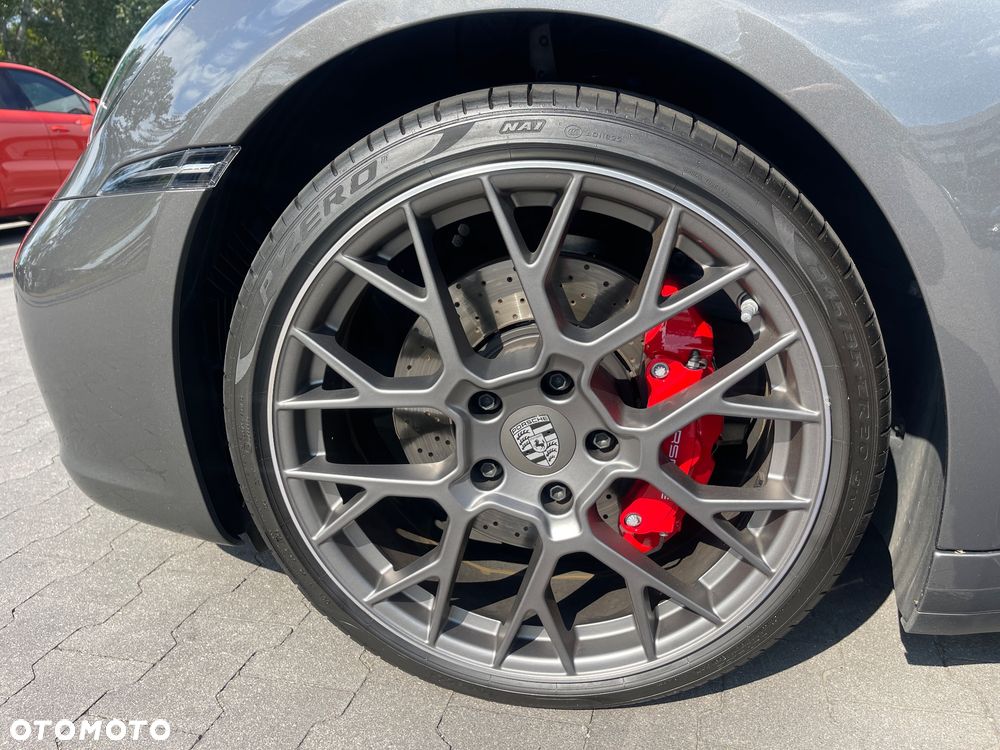 Porsche 911 Carrera 4S - 25