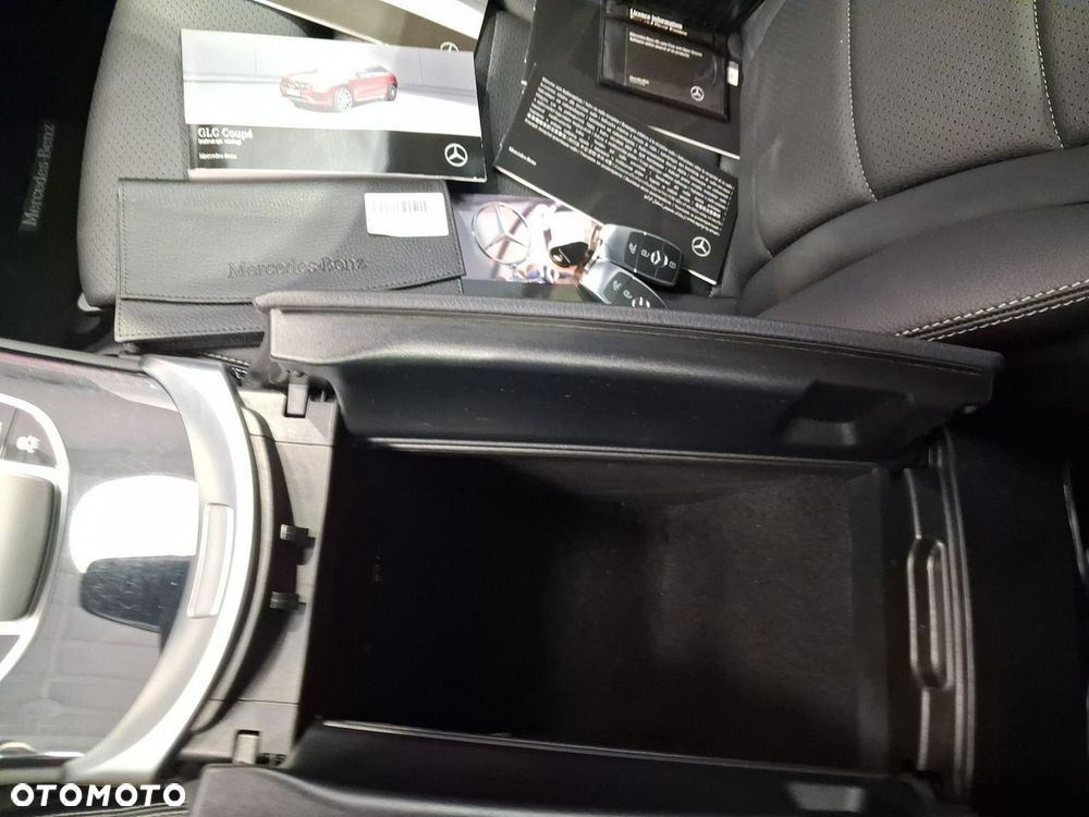 Mercedes-Benz GLC - 32
