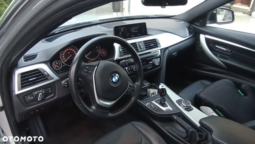 BMW Seria 3 328i xDrive Luxury Line - 32