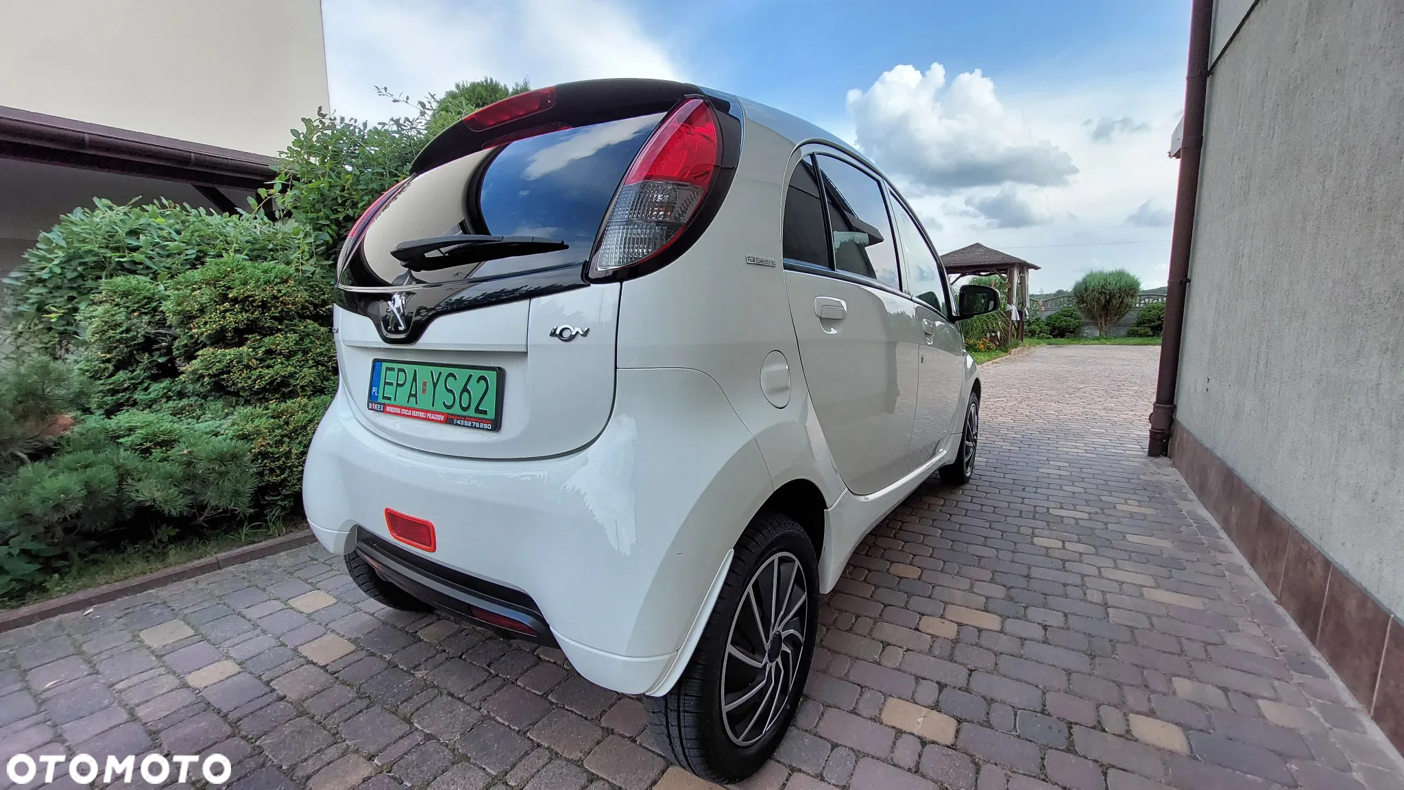 Peugeot iOn Active - 5