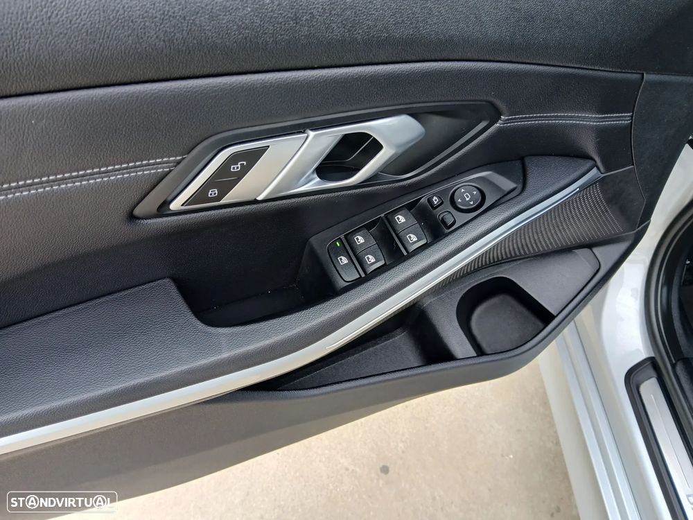 BMW 318 d Auto - 17