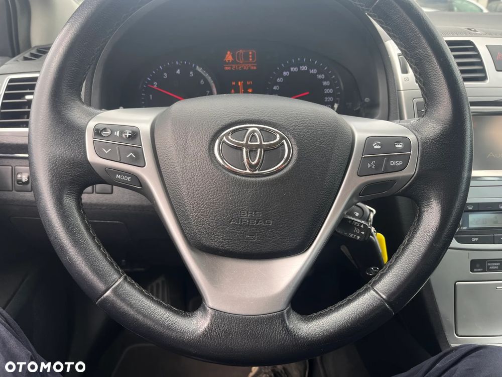 Toyota Avensis 1.6 Premium - 22